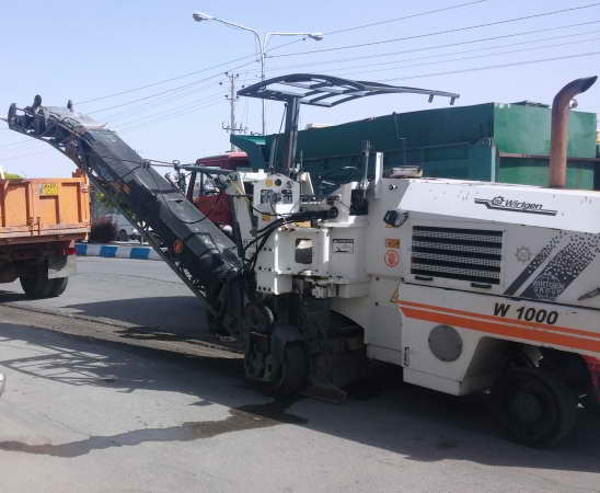 Beetle shaving asphalt machine